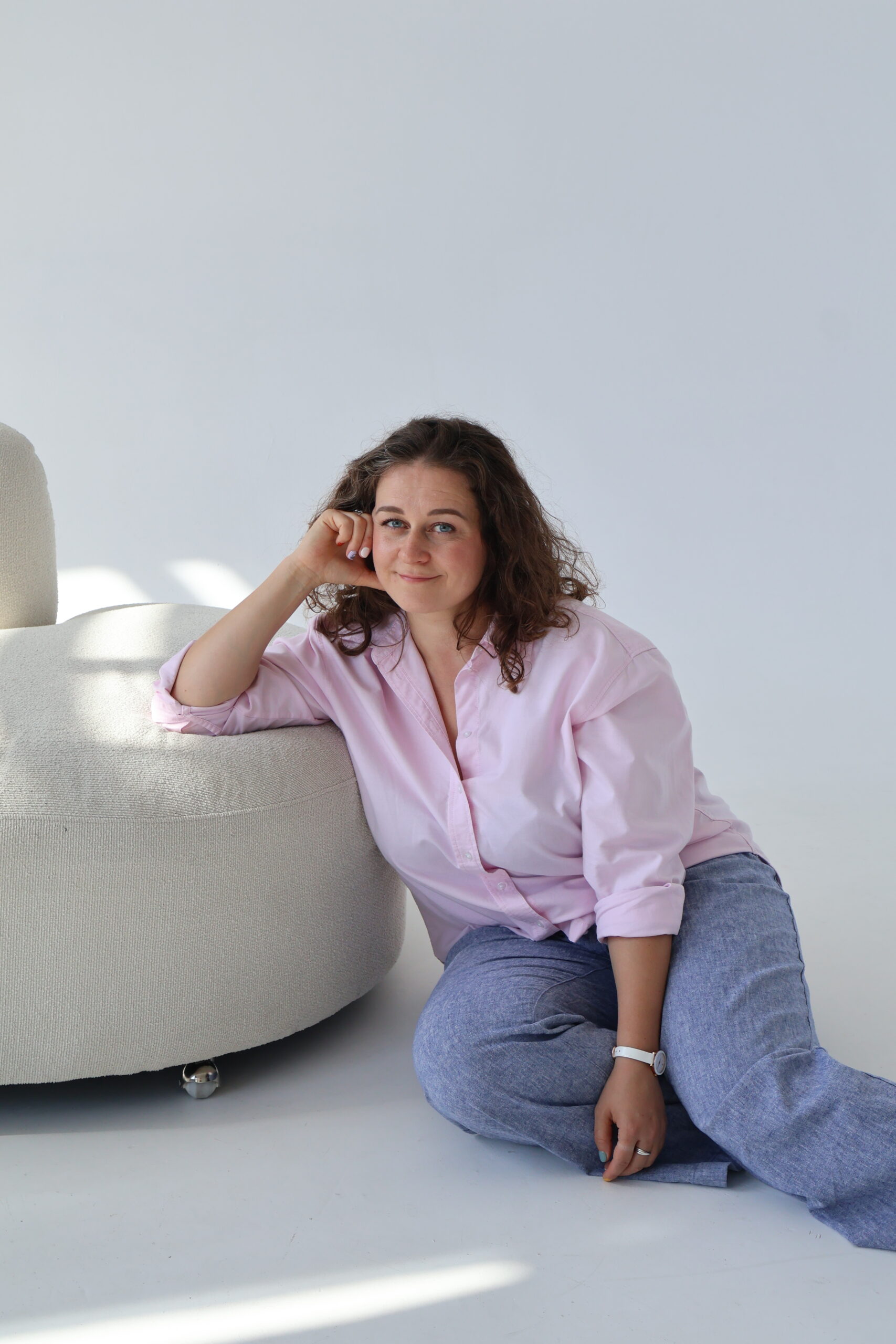 Portratit of Catalina Balan or Cata, integrative therapist or counsellor based in Canterbury, Kent, offering counselling, personal growth group sessions and transformational games